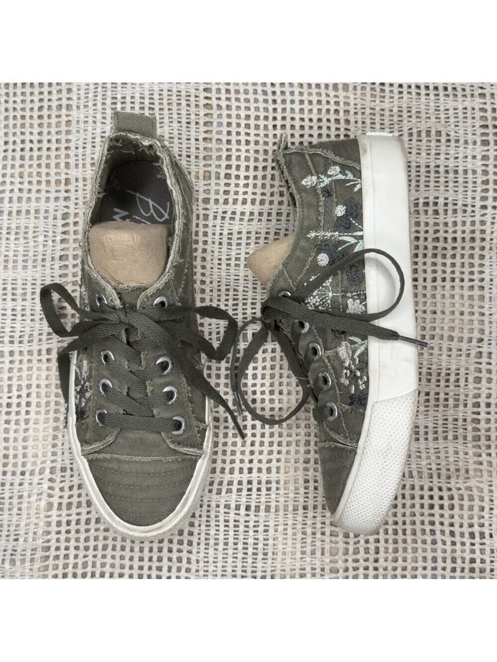 Blowfish Malibu Play Green Embroidered Womens 6.5 Sneakers Shoes Casual Floral